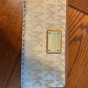 Michael Kors Zippered Wallet